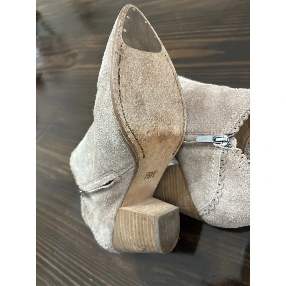 FRYE REED PALE BLUSH SUEDE LEATHER ZIP ANKLE SCALLOPED BOOTIE US 9